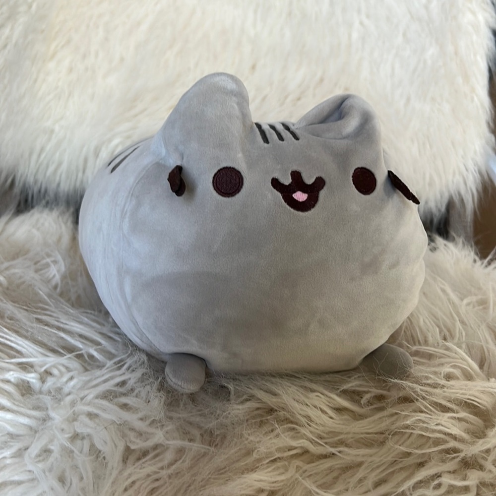 Official Pusheen Plush! Super Squish!